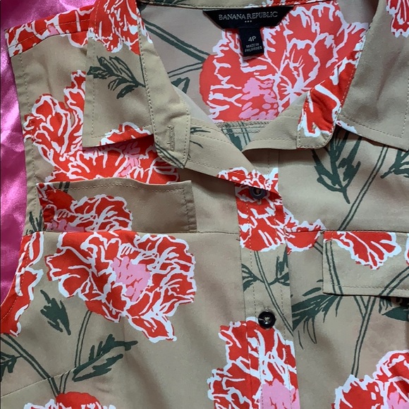 Women’s Cute Tan Flowery Dress - Picture 3 of 7